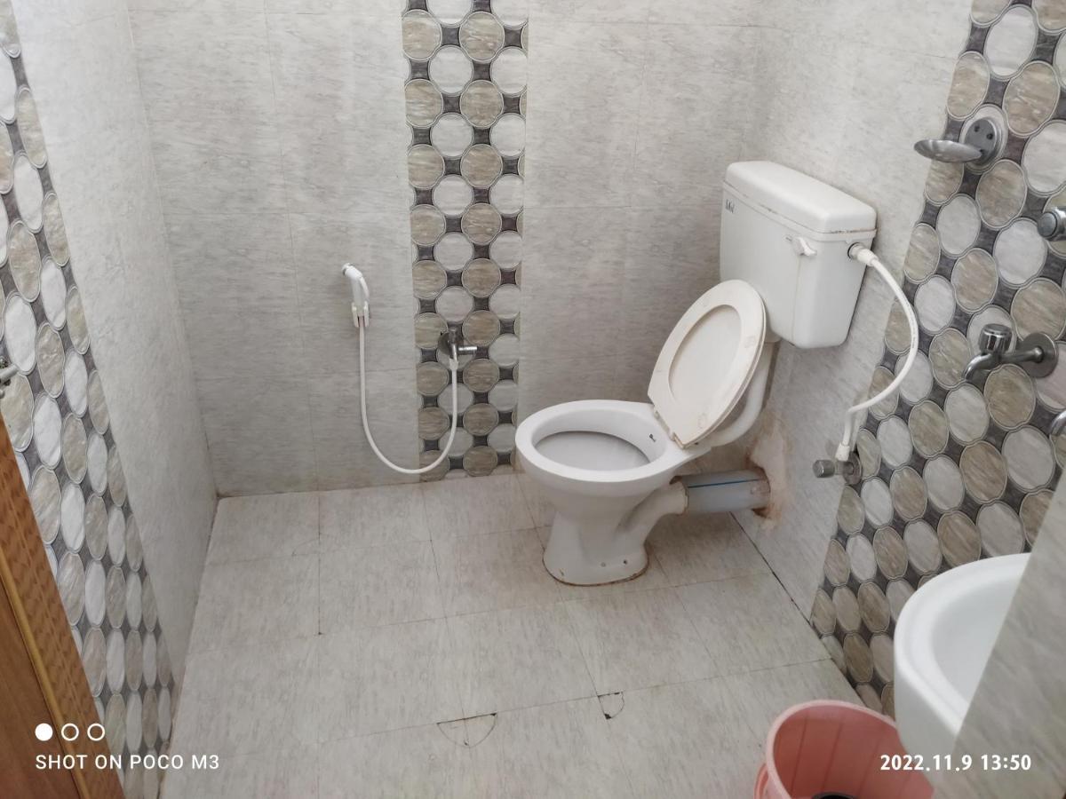 Hotel Well Inn Purî Extérieur photo
