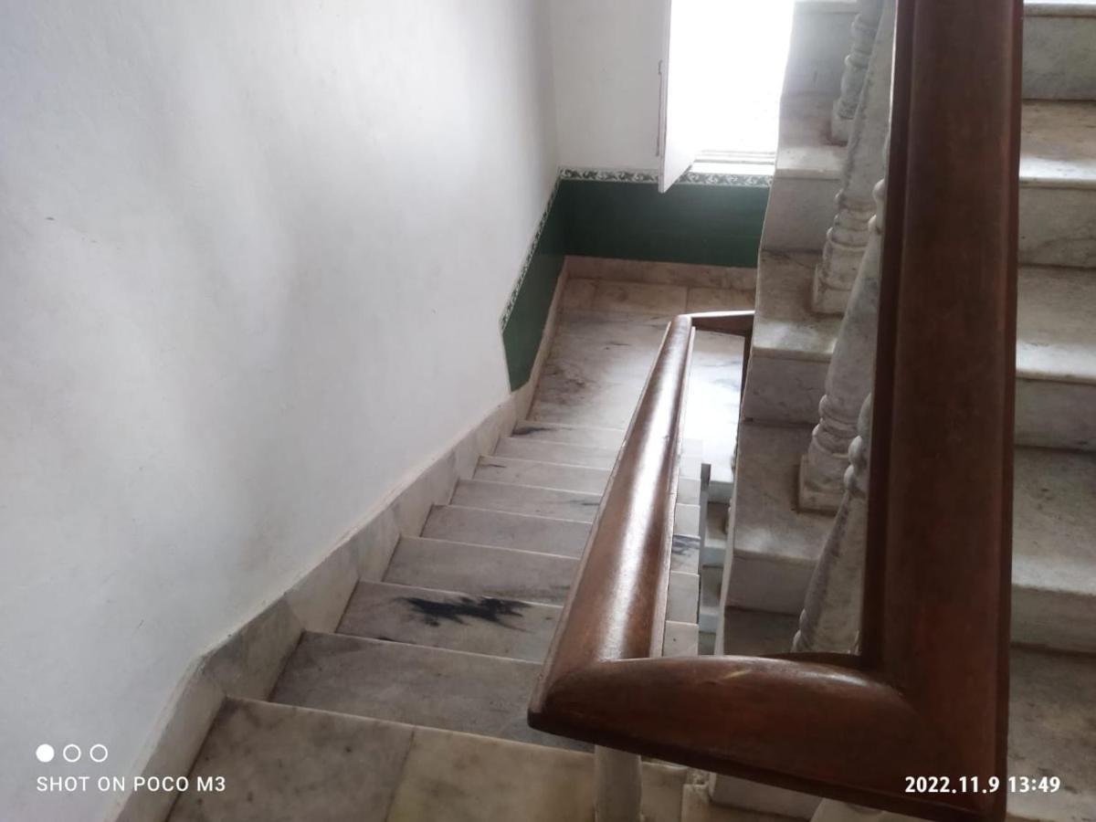 Hotel Well Inn Purî Extérieur photo