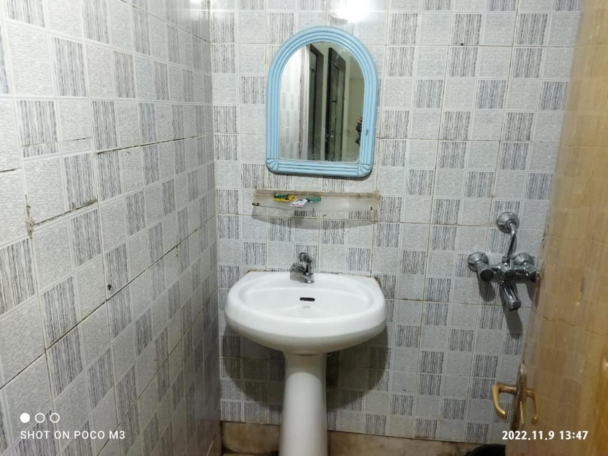 Hotel Well Inn Purî Extérieur photo